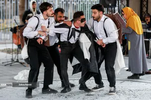 اولین روز اجراهای خیابانی جشنواره تئاتر فجر
