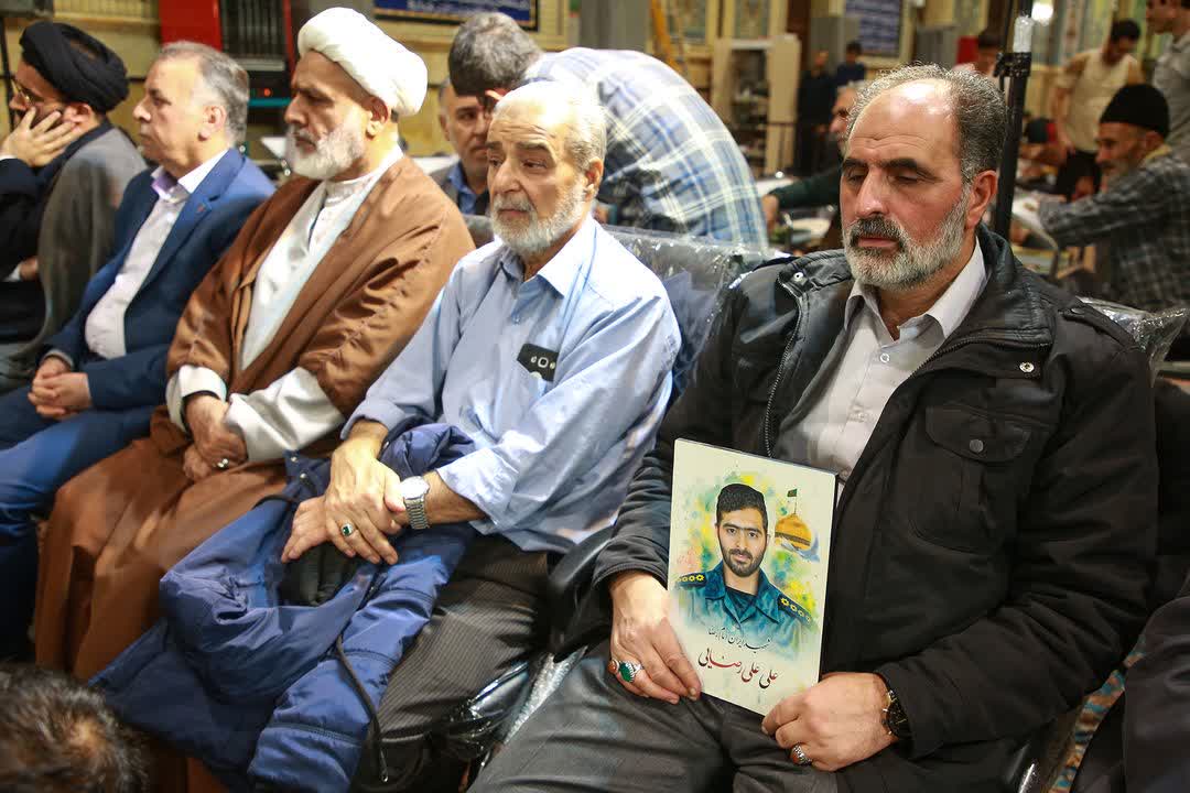 از اعتکاف مادر و فرزندی تا حضور معلمان و شاگردان از اعتکاف مادر و فرزندی تا حضور معلمان و شاگردان