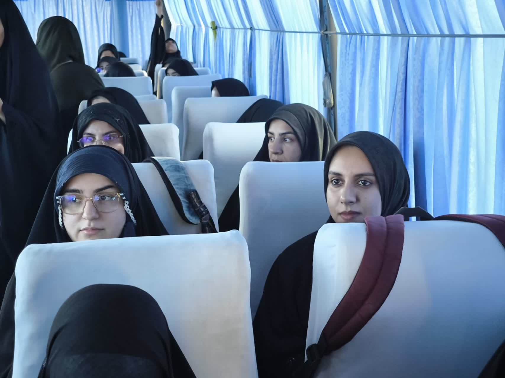 تجدید میثاق دانشگاهیان یزد با امام شهید امت؛ حرکت کاروان بدرقه امام شهید به سوی قم تجدید میثاق دانشگاهیان یزد با امام شهید امت؛ حرکت کاروان بدرقه امام شهید به سوی قم