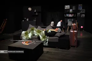 نمایش &laquo;لحظه درنگ می&zwnj;کند&raquo;