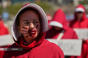  اعتراضات ضد جنگ بر علیه دوناد ترامپ در سراسر ایالات متحده آمریکا و کشورهای اروپایی با عنوان &laquo;نه به پادشاهی&raquo; آغاز شد. 