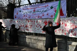 بیعت مردم با آیت&zwnj;الله سید مجتبی خامنه&zwnj;ای سومین رهبر جمهوری اسلامی ایران