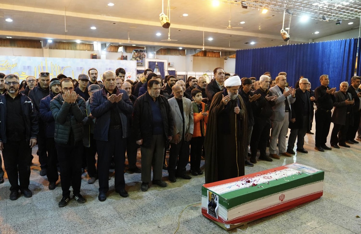 جوانی که راز رفتنش سر به مهر ماند جوانی که راز رفتنش سر به مهر ماند