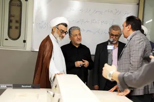  بازدید دکتر رنجبر و حجت&zwnj;الاسلام&zwnj;والمسلمین خسروپناه از مراکز فناوری و تحقیقاتی دانشگاه آزاد اسلامی واحد اصفهان 