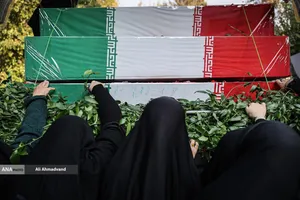 تشییع پیکر 100 شهید دوران دفاع مقدس همزمان با سالروز شهادت حضرت فاطمه زهرا(س) در تهران