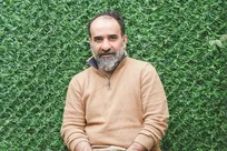 آخرین وضعیت رضا امیرخانی پس از سانحه سقوط + مغز تغییرات منفی ندارد