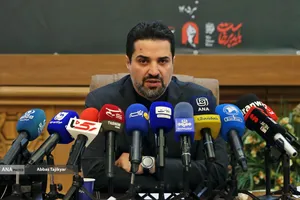 ابوذر شیرودی رئیس سازمان هواپیمایی کشوری در نشست خبری تمهیدات وزارت راه و شهرسازی برای مراسم تشییع رهبر شهید