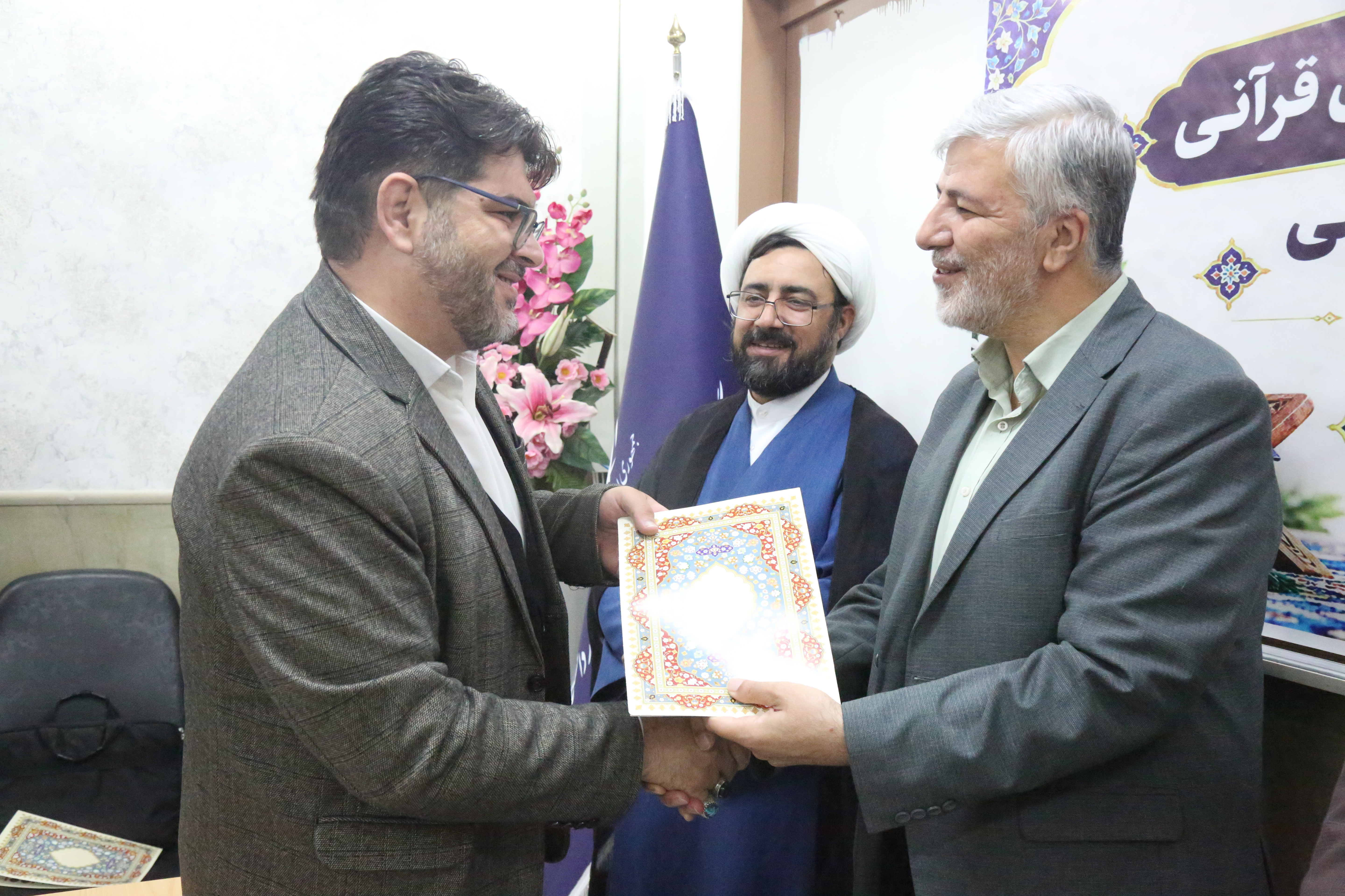 محفل نورانی «کرسی تلاوت قرآن کریم» و تجلیل از برگزیدگان قرآنی دانشگاه آزاد اسلامی کرمانشاه