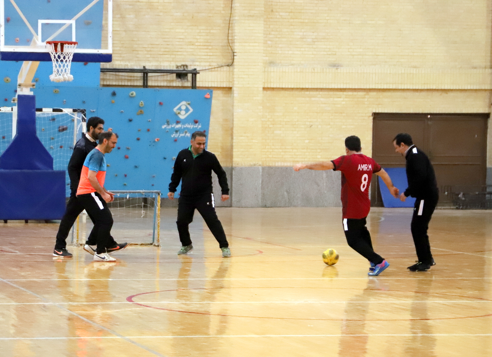 برگزاری مسابقات ورزشی گرامیداشت جانباز سرافراز «آرش طاهریان» در دانشگاه آزاد سمنان