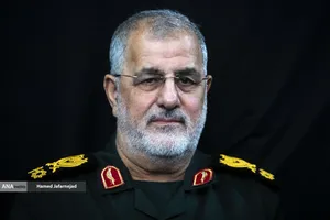 سرلشکر محمد پاک پور فرمانده کل سپاه پاسداران در مراسم گرامیداشت چهلمین روز درگذشت شهید سپهبد محمد باقری (محمد حسین افشردی) و همسر وی ( اشرف افشردی) و دختر این فرمانده عزیز (فرشته افشردی)