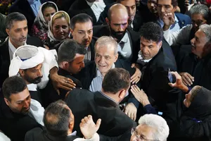 بازدید پزشکیان از نمایشگاه توانمندی&zwnj;های روستایی و عشایری کشور