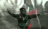 پهلوان‌دُخت ایران در میادین اصلی تهران+فیلم
