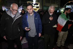 اقامه نماز استغاثه به امام زمان زمان(عج) - چهارراه نبرد خیابان پیروزی