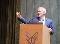 لزوم بازتعریف هویت نسل جوان در عصر جهانی‌شدن