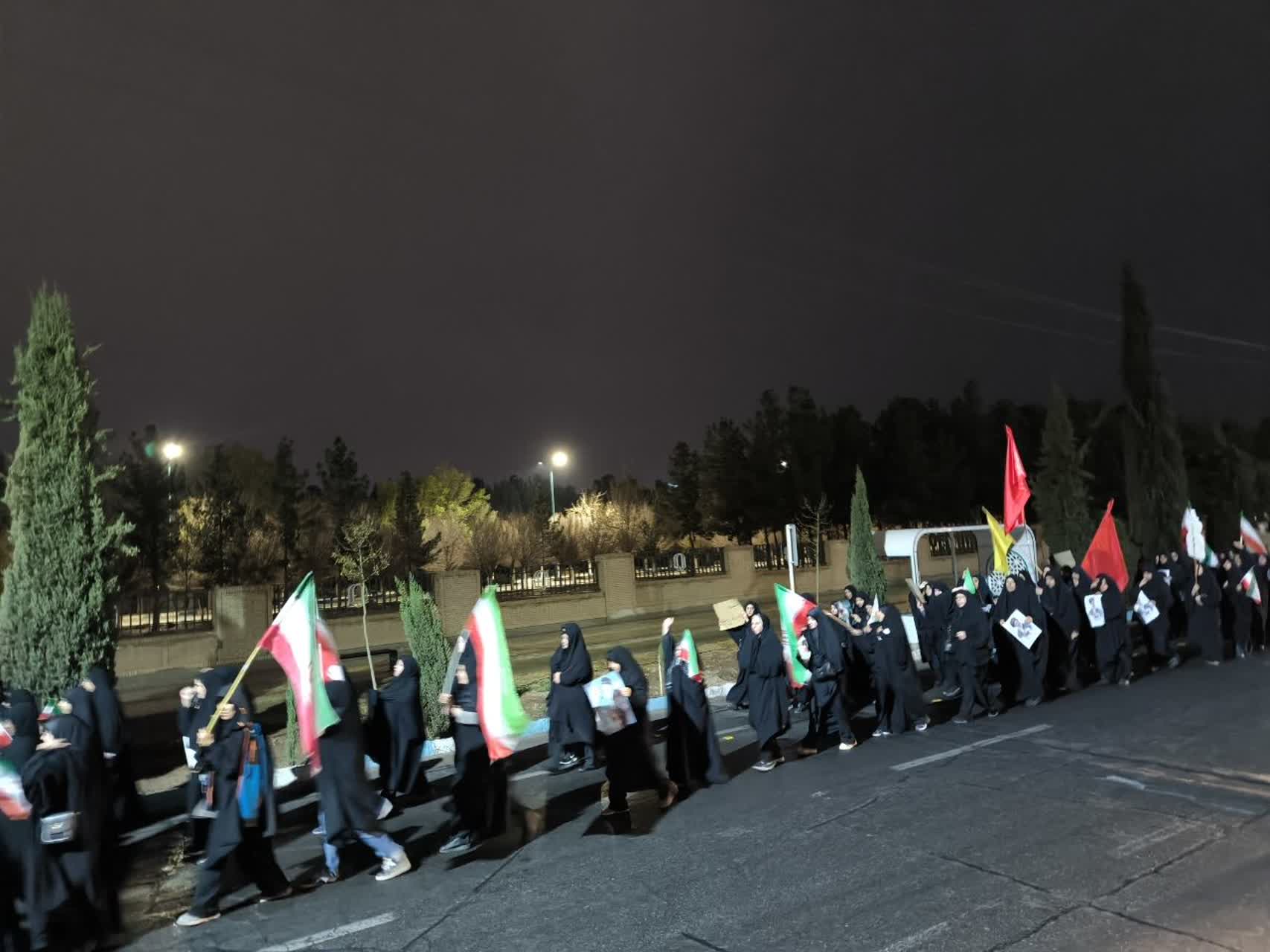 خروش دانشگاهیان دانشگاه آزاد اسلامی در حمایت از فاتحان خیبر