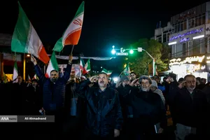 وداع با پیکرهای خانوادگی شهیدان شادکامی در چهارراه نظام&zwnj;آباد