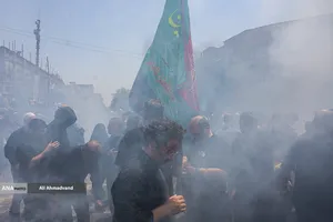 آیین خیمه سوزان عاشورا در چهارراه گلوبندک تهران
