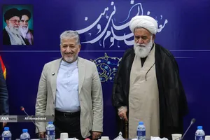 دکتر بیژن رنجبر رئیس دانشگاه آزاد اسلامی و آیت&zwnj;الله علی اکبر رشاد رئیس هیئت حمایت از کرسی های نظریه پردازی