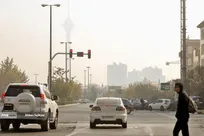 نقش تغذیه مناسب در کاهش عوارض آلودگی هوا؛ از اهمیت مصرف مایعات تا پرهیز از فست‌فود