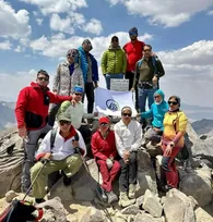 از دفتر تا قله؛ بانویی که به لاله‌زار کرمان صعود کرد