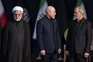 مسعود پزشکیان رییس جمهور،محمدباقر قالیباف رییس مجلس و حجت الاسلام محسنی اژه ای رییس قوه قضاییه در مراسم ادای احترام مقامات و مسئولان خارجی به پیکر امام شهید 