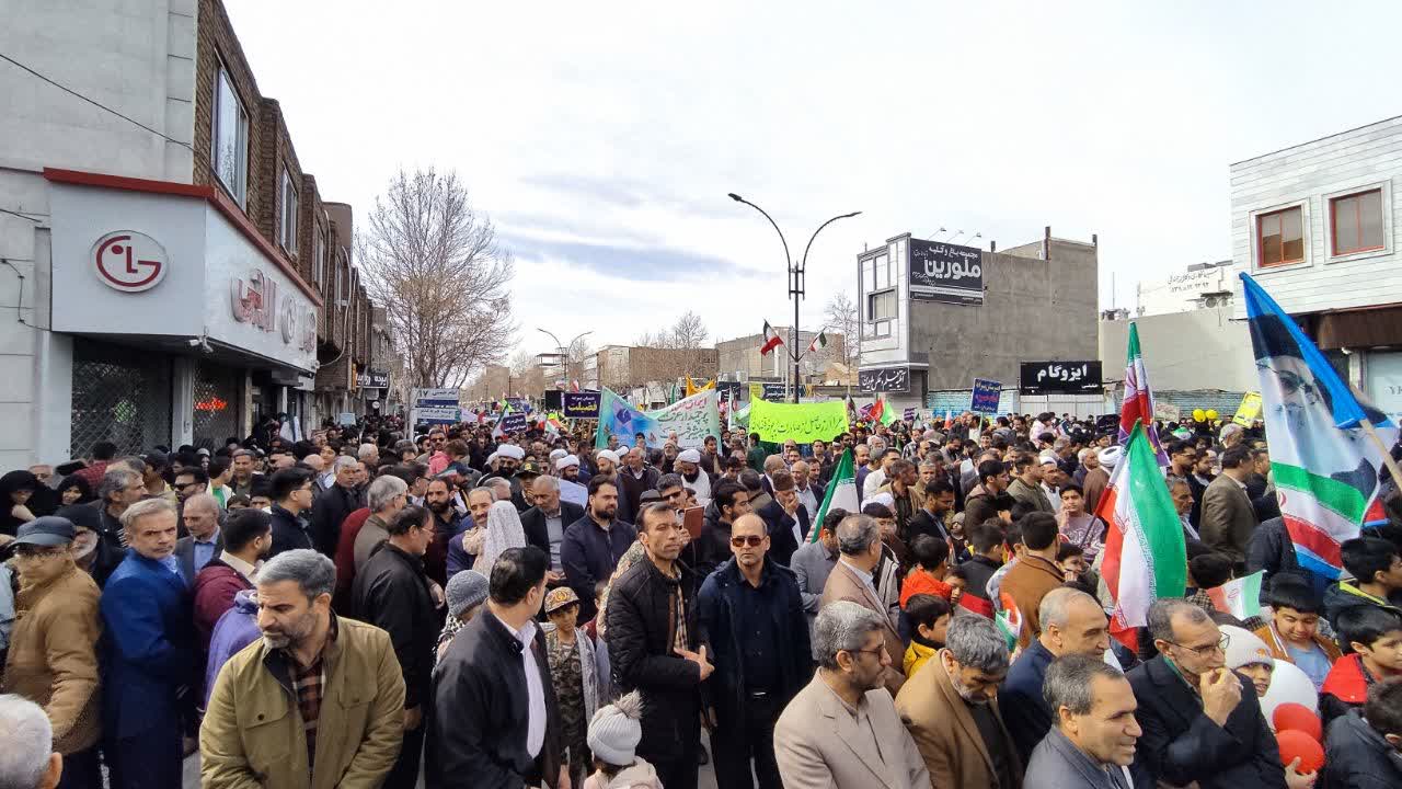 دانشگاهیان کاشمر در راهپیمایی 22 بهمن بدرخشیدند