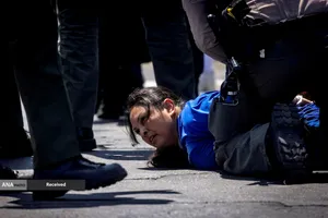 درگیری پلیس ضد شورش و معترضان در لس&zwnj;آنجلس آمریکا