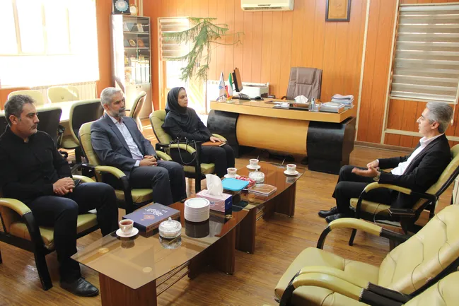تأکید بر گسترش همکاری دانشگاه آزاد و شهرک های صنعتی کردستان برای توسعه ارتباط با صنعت