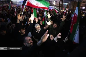  اجتماع مردم تهران در پی خبر شهادت حضرت آیت الله العظمی امام خامنه ای رحمته الله علیه رهبر عظیم الشان انقلاب اسلامی ایران