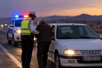 نجات راننده سالخورده از خطر احتمالی در آزادراه مشهد با اقدام به‌موقع مأمور پلیس راه