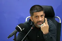 دبیر: می‌گویند چرا ورزشکاران سلام نظامی می‌دهند، خدا را شکر دشمنان ما از احمق‌ها هستند