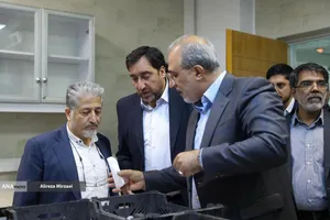 بازدید رنجبر از شرکت&zwnj;های دانش بنیان دانشگاه آزاد اسلامی استان اصفهان