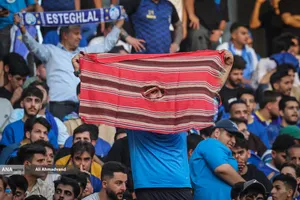 تیم&zwnj;های فوتبال استقلال و پرسپولیس امروز (چهارشنبه) در چارچوب هفته پنجم لیگ برتر به مصاف هم رفتند که این دیدار به تساوی یک - یک انجامید.