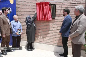 حضور خانواده شهدا در مراسم افتتاح 8 نیروگاه خورشیدی در شهر تهران