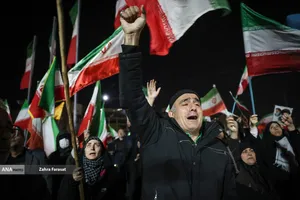 وداع با پیکر شهدای ناوشکن دنا در میدان دریاچه