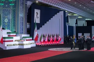 ادای احترام مقامات و مسئولان خارجی به پیکر امام شهید 