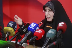 محدثه پیرهادی دبیرجشنواره پانزدهمین جشنواره بین المللی فیلم 100