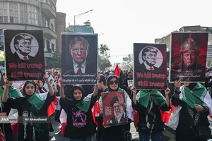 تشییع پیکر مطهر آقای شهید ایران و خانواده ایشان-4