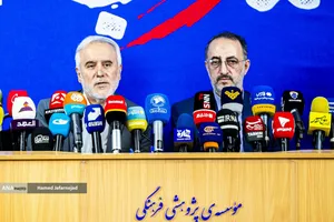 محمد اسحاقی معاون پژوهشی دفتر حفظ و نشر رهبر معظم انقلاب و موسی حقانی دبیر همایش &laquo;ما و غرب در آراء و اندیشه حضرت آیت&zwnj;الله العظمی خامنه&zwnj;ای&raquo;