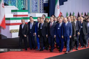 ادای احترام فرهیختگان و هیأت&zwnj;های دینی و شخصیت&zwnj;های سیاسی و فرهنگی کشورهای جهان
