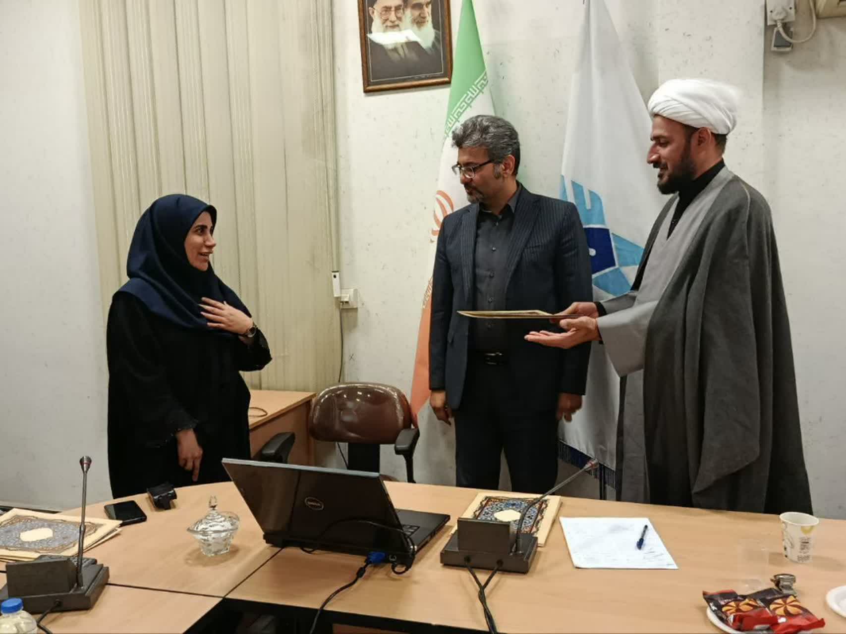 تجلیل از استادان نمونه دانشگاه آزاد اسلامی دزفول/ برترین‌های حوزه فرهنگی مدارس سما معرفی شدند