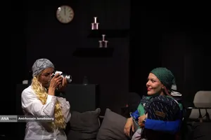 نمایش &laquo;لحظه درنگ می&zwnj;کند&raquo;