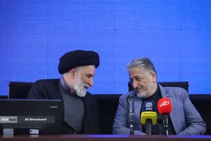 دکتر بیژن رنجبر رئیس دانشگاه آزاد اسلامی و حجت&zwnj;الاسلام والمسلمین میر مجید سیدقریشی رئیس نهاد نمایندگی مقام معظم رهبری در دانشگاه آزاد اسلامی