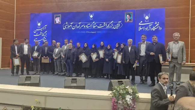 وقتی دانش‌آموز، معلمِ همکلاسی‌اش می‌شود؛ رویکرد نوآورانه یک آموزگار در کلاس درس با طعم اعتمادبه‌نفس