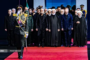 ادای احترام سران سه قوه ، مقامات و مسئولان به پیکر امام شهید 