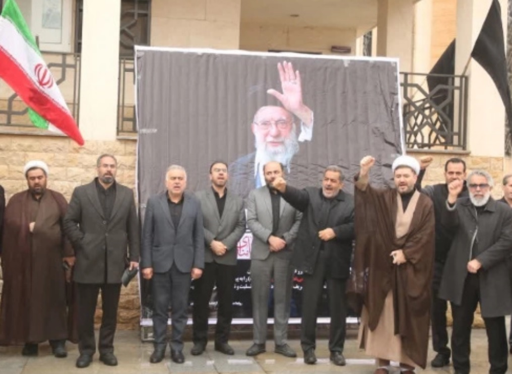 قیام مردم عزادار ایران اسلامی در سوگ امام شهید امت؛ از کولاک زیر کولاک برف تا قیام در عزای امام شهید امت/ دانشگاهیان دوباره به پاخاستند قیام مردم عزادار ایران اسلامی در سوگ امام شهید امت؛ از کولاک زیر کولاک برف تا قیام در عزای امام شهید امت/ دانشگاهیان دوباره به پاخاستند