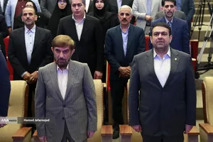 ابوالفضل نجارزاده مدیرعامل بانک ملی و علی آقامحمدی عضو مجمع تشخیص مصلحت نظام در مراسم نود و هفتمین سالگرد تاسیس بانک ملی ایران