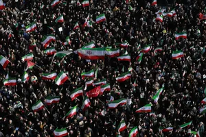 بیعت مردم با آیت&zwnj;الله سید مجتبی خامنه&zwnj;ای سومین رهبر جمهوری اسلامی ایران