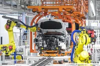 قفل چرخ‌های تکنولوژی نوین صنعت خودرو در دولت جدید شکسته شود