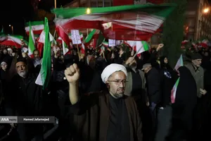 اجتماع مردمی در حمایت از رزمندگان اسلام و بیعت با رهبری و محکومیت حملات وحشیانه صهیونیستی - آمریکایی با حضور مردم انقلابی و شهیدپرور در میدان شهدا تهران